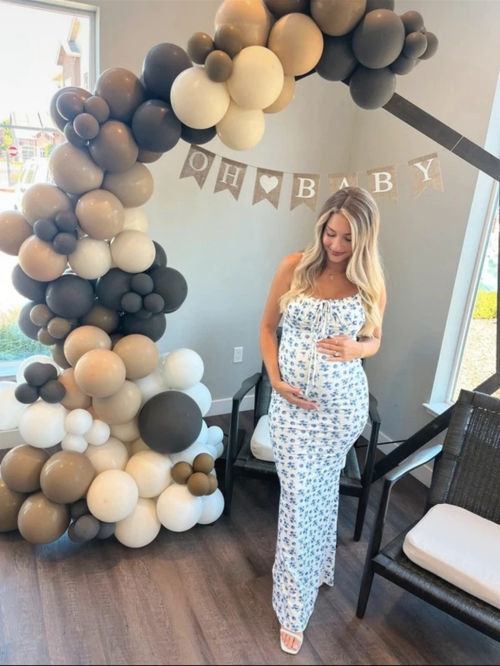 Sleeveless Floral Maxi Dress in White and Blue â Maternity-Friendly
